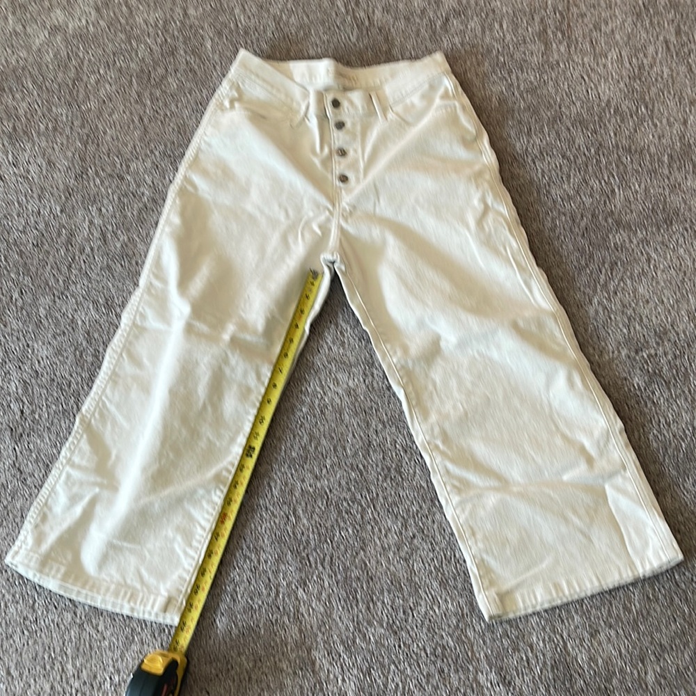 Levi’s cropped jeans